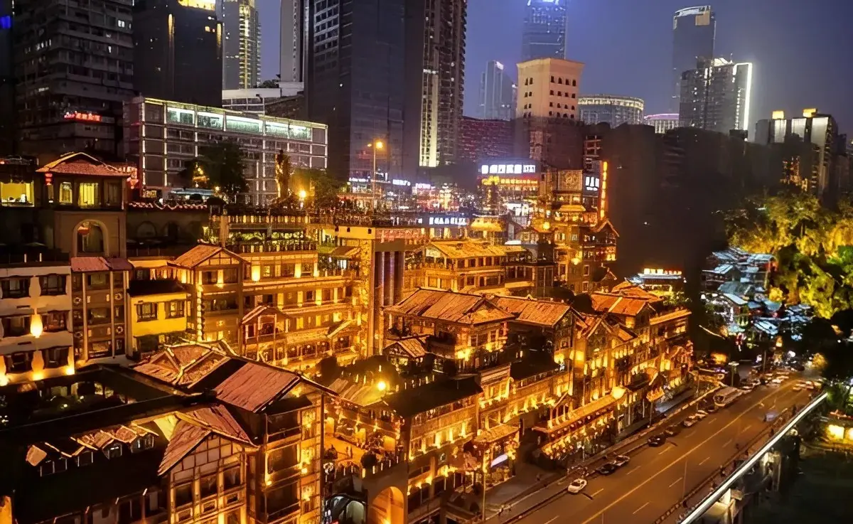 Hồng Nhai Động 