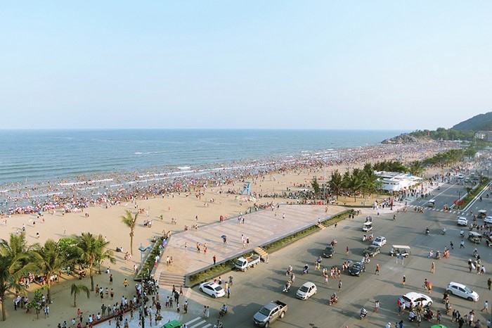 Bãi biển Sầm Sơn là địa điểm du lịch nổi tiếng Thanh Hoá 