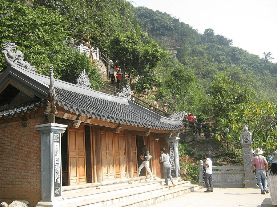 đền thờ thánh nguyễn