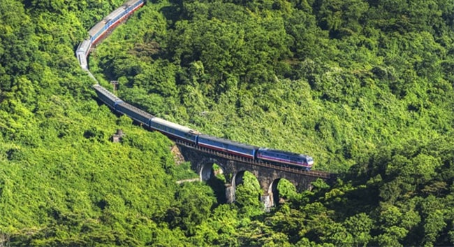 Đi chuyến tàu tuyệt đẹp từ Đà Nẵng đến Huế