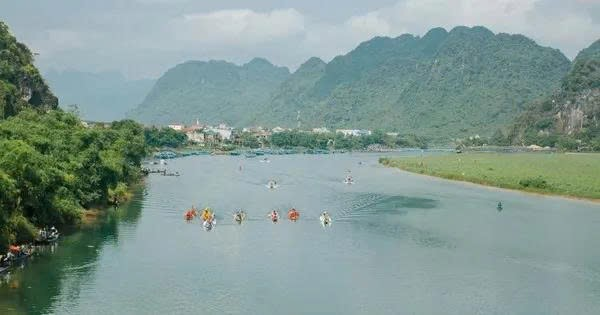 Ngồi thuyền trên sông Son
