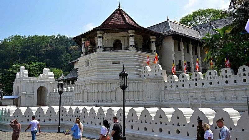 Viếng Đền Xá Lợi Răng Phật – Kandy