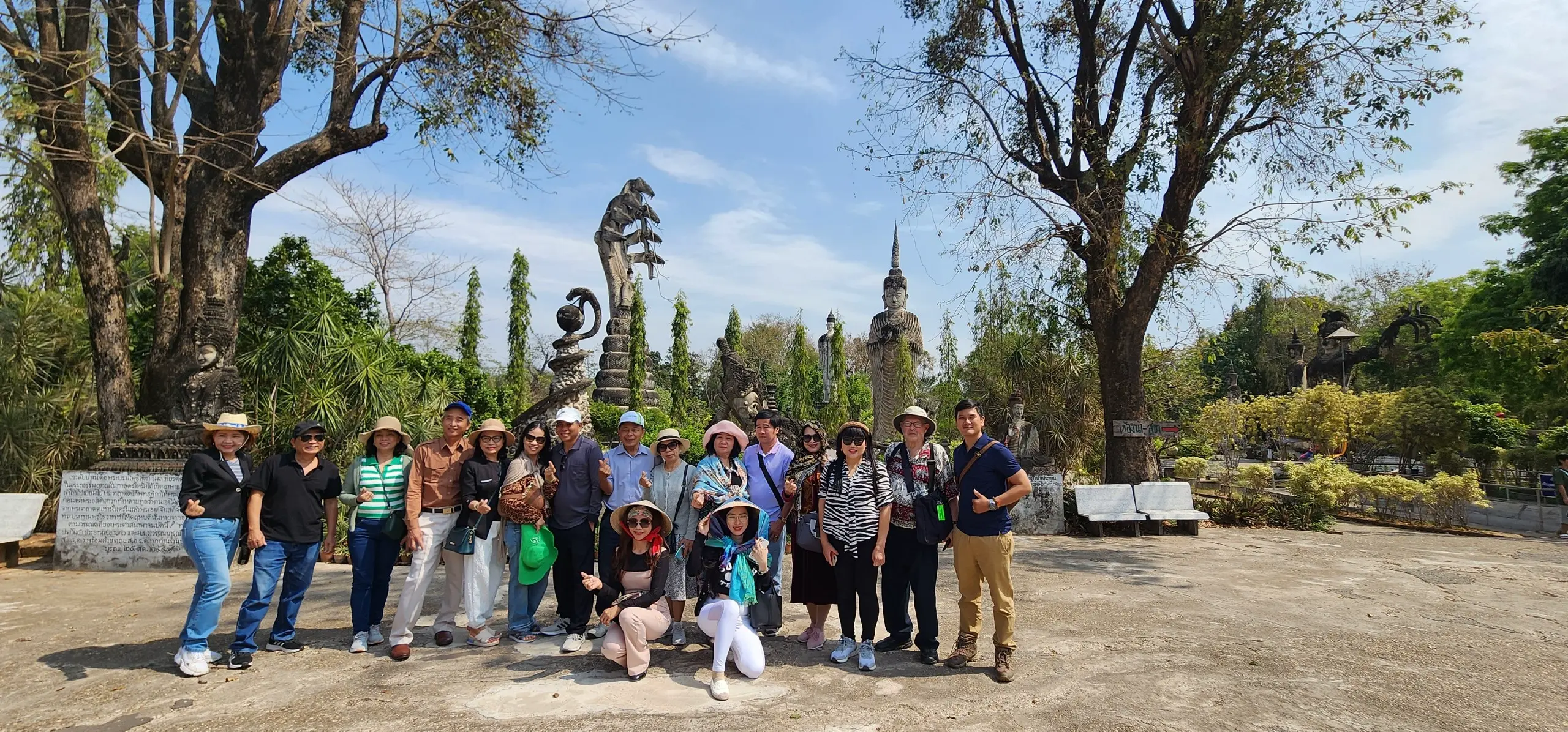 Tour tham quan Lào từ Đà Nẵng chất lượng đường bộ
