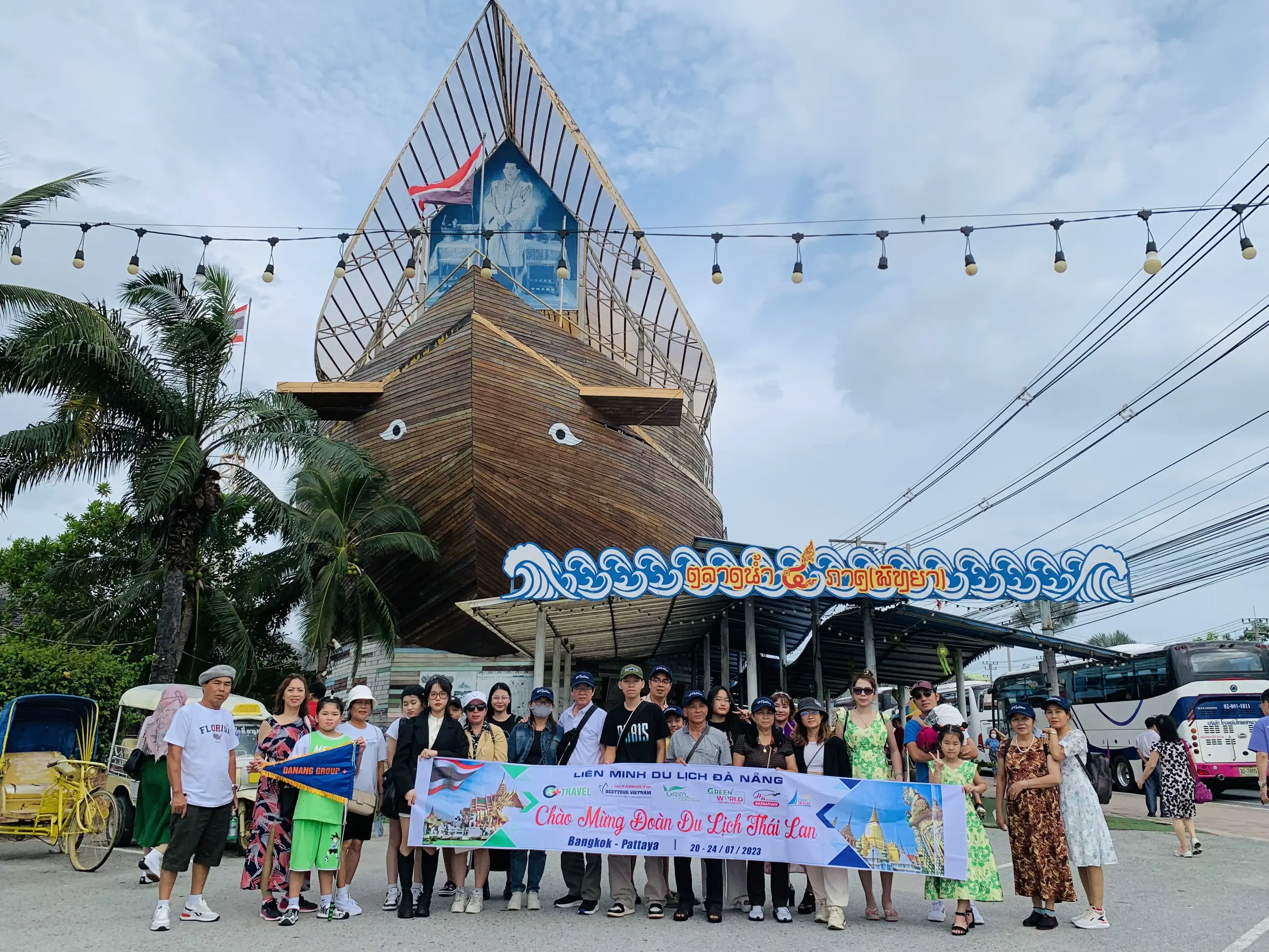 Khách hàng tham giá tour Thái Lan từ Đà Nẵng