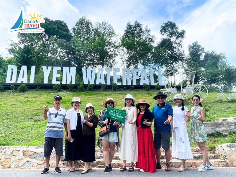 Chào đón gia đình chị Hạnh tham quan Tour Mộc Châu 2N1Đ 01-02/10/2023