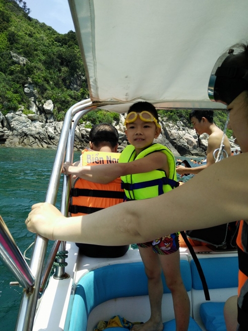 Kỷ niệm tour Cù Lao Chàm với gia đình bác sỹ Hùng