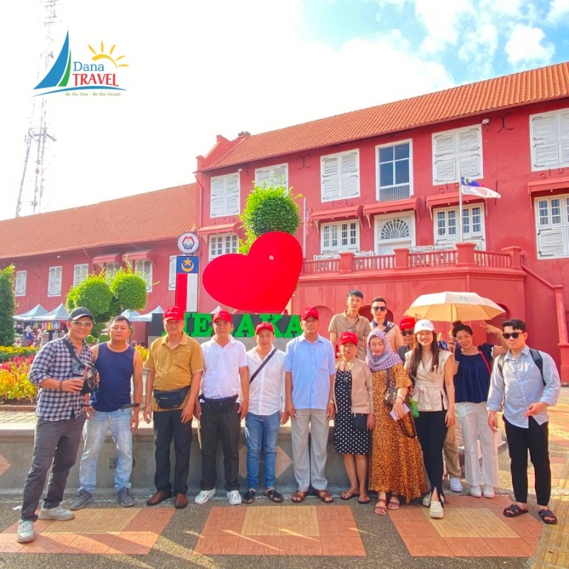 Chào đón đoàn khách tham gia tour Đà Nẵng Singapore Malaysia 5N4Đ 21-25/09/2023