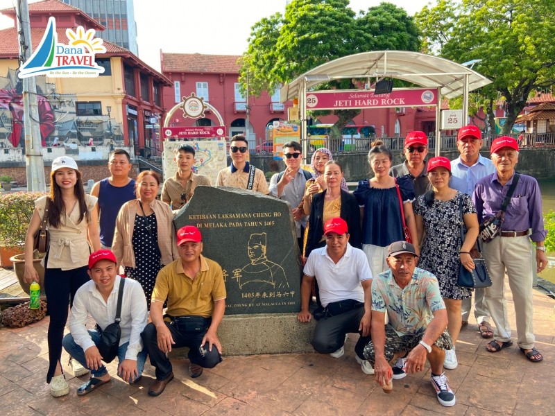 Chào đón đoàn khách tham gia tour Đà Nẵng Singapore Malaysia 5N4Đ 21-25/09/2023
