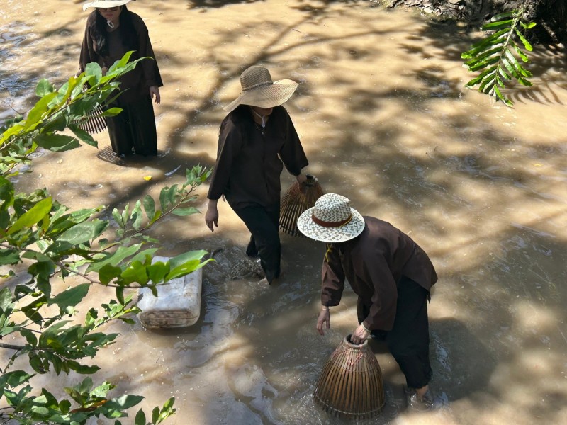 Chào đón đoàn gia đình chị Giang tham gia tour  Mỹ Tho-Bến Tre 1 ngày 18/12/2023
