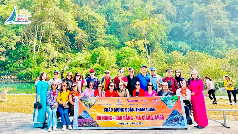 Chào đón đoàn khách tham qua Hà Giang - Cao Bằng 4N3Đ ngày 23-26/11/2023