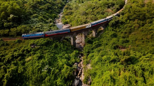 Trải Nghiệm Tàu Hỏa Ngắm Đèo Hải Vân Đẹp Nhất Việt Nam